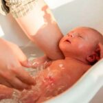 Шпаргалка для мам: 12 правил купания новорождённого